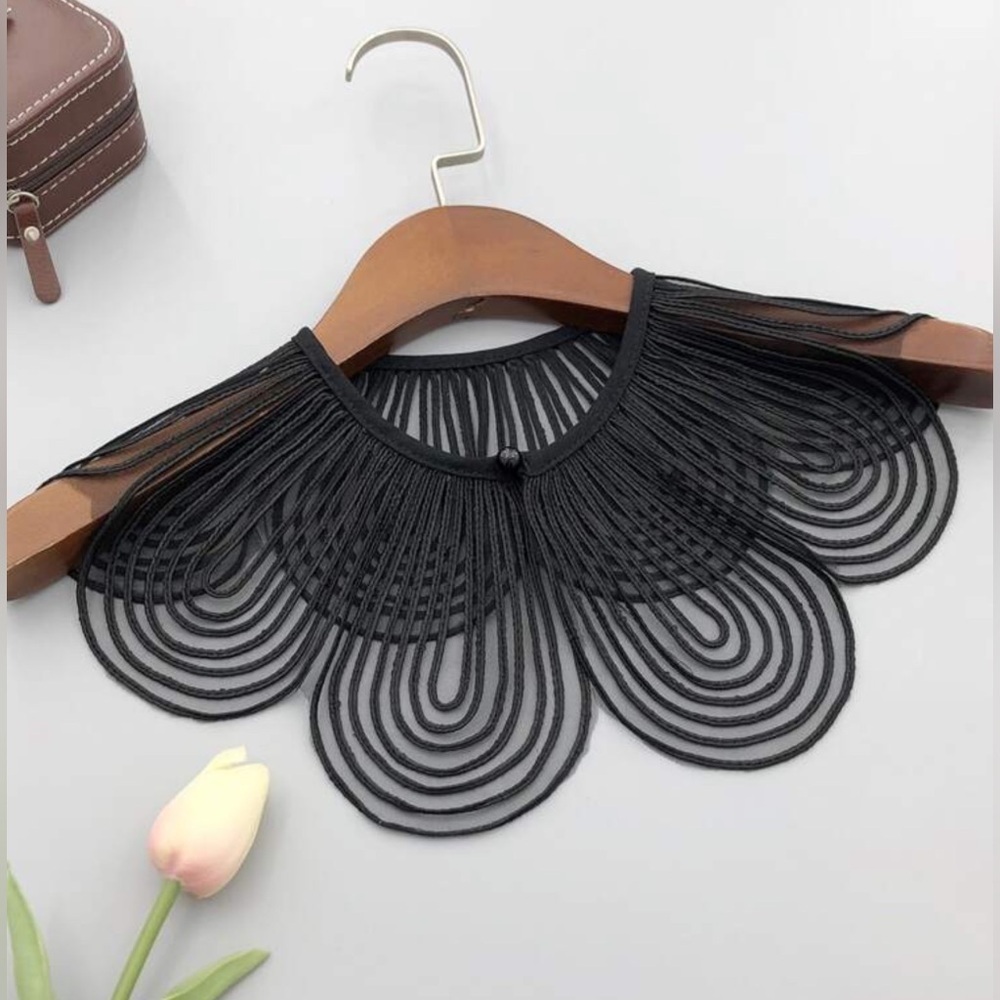 ✨NEW Black sheer Scalloped Collar Top necklace - Picture 4 of 5